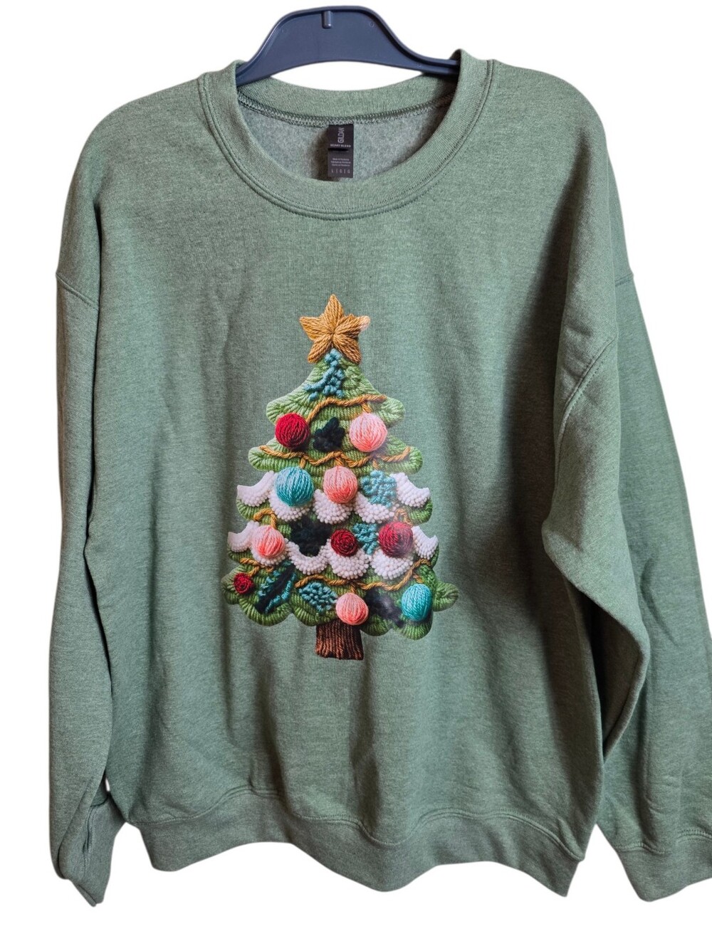 Gildan Heavy Blend Christmas Tree Embroidered Graphic Sweatshirt Green Large - Picture 2 of 10